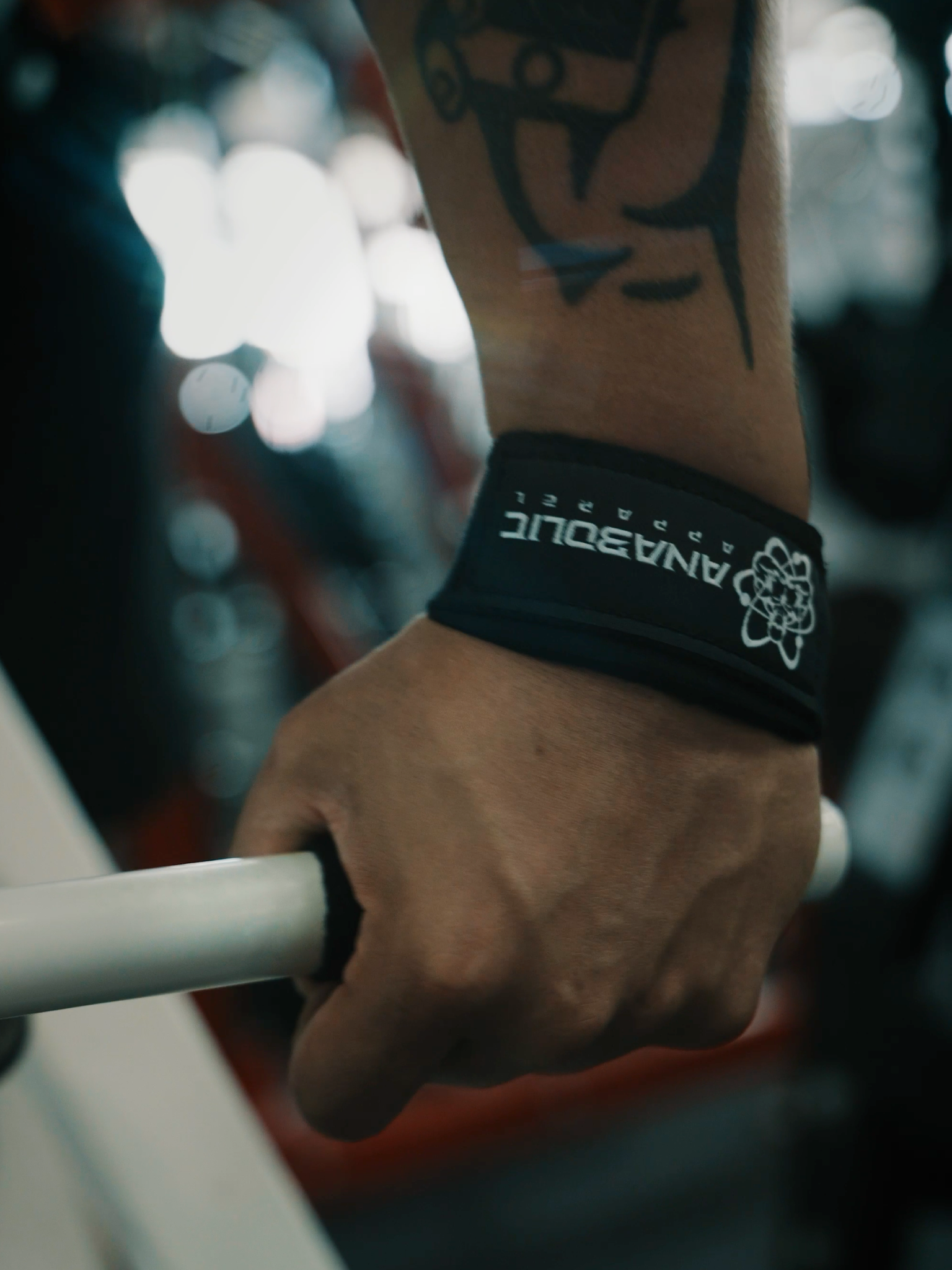 Anabolic lifting straps, product shot
